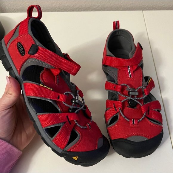 Keen | Seacamp II CNX Kids Waterproof Sandals Racing Red Gargoyle Sz 6 Youth - Picture 1 of 7